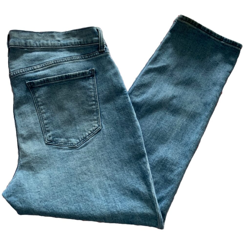 OLD NAVY Women's Clean Garcia Boyfriend Mid-Rise Straight Ankle Jeans Sz 14 - Picture 5 of 7